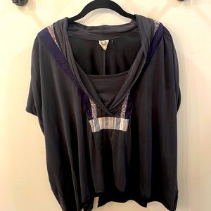 Akemi & Kin Gray Blouse Medium